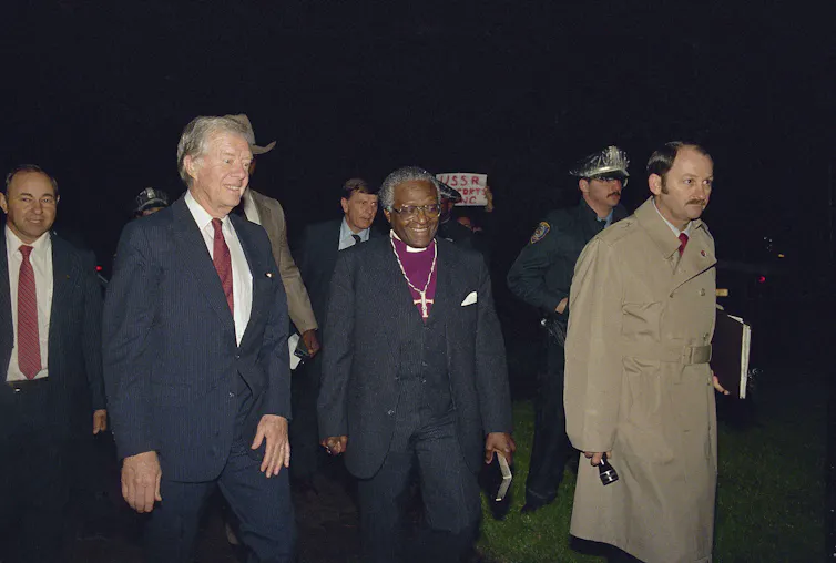 Jimmy Carter com o arcebispo Desmond Tutu em 1986.