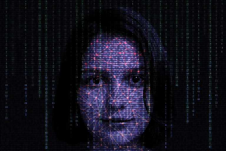 ilustração do rosto de uma mulher com coordenadas digitais