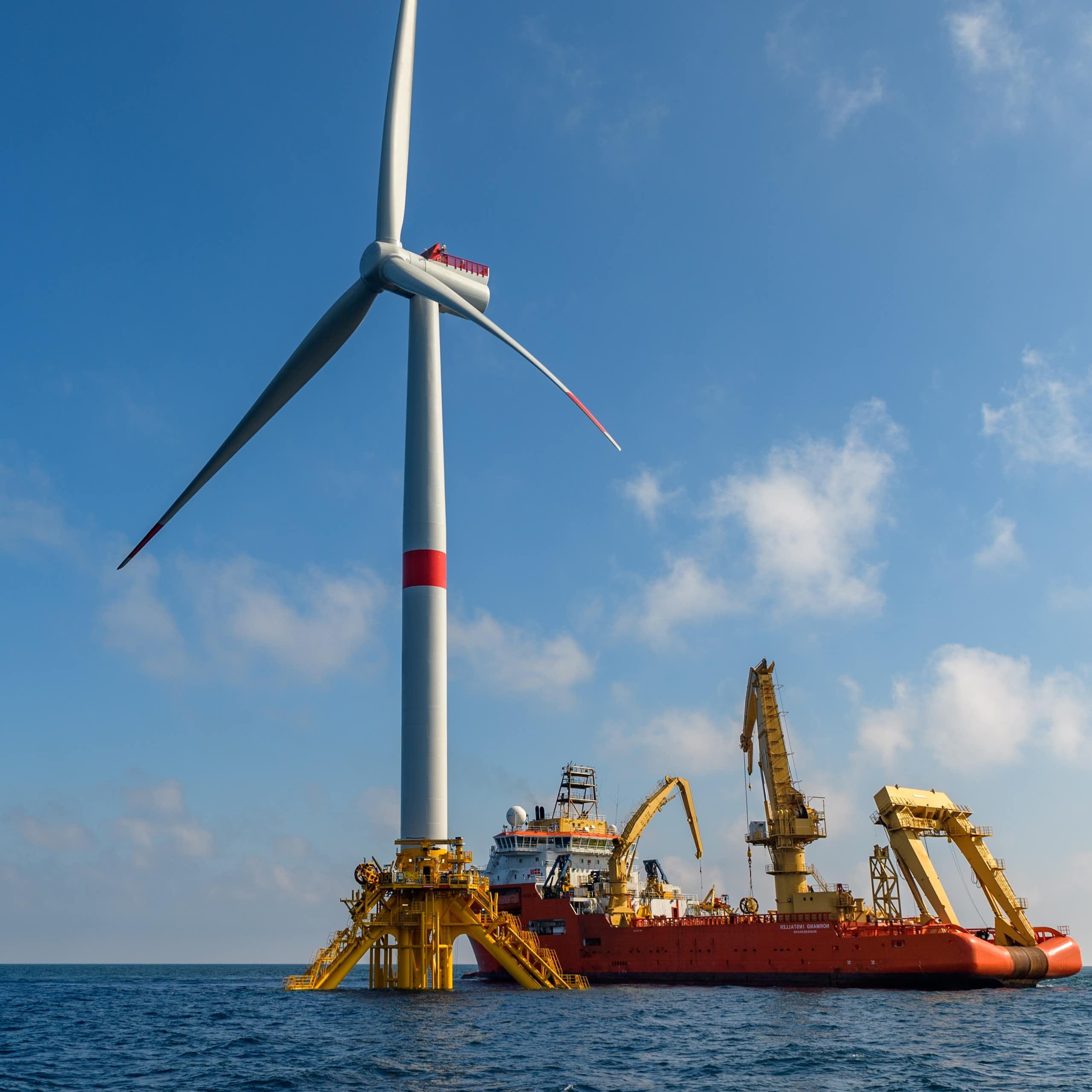 Offshore wind turbine and installation boat
