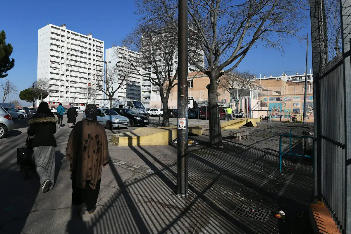 Dans la cité Félix-Pyat à Marseille : une exploration de la violence ...