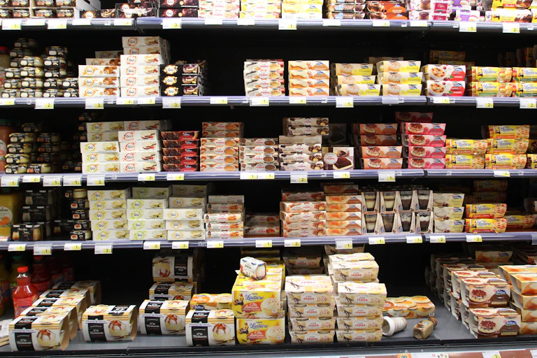 Les rayons d'un supermarché à Bois d'Arcy dans les Yvelines