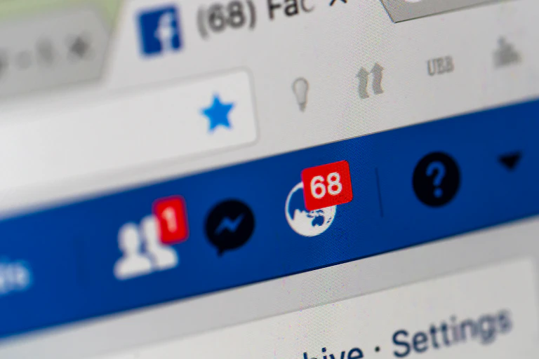 Close-up of a Facebook notification icon showing 68 items.
