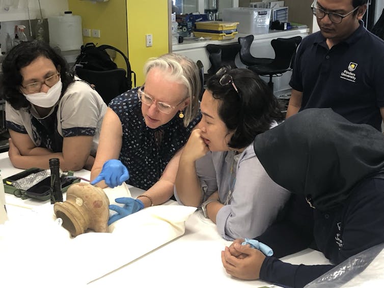 Australian and Indonesian scholars examine ceramics from the Australian collection, February 2024