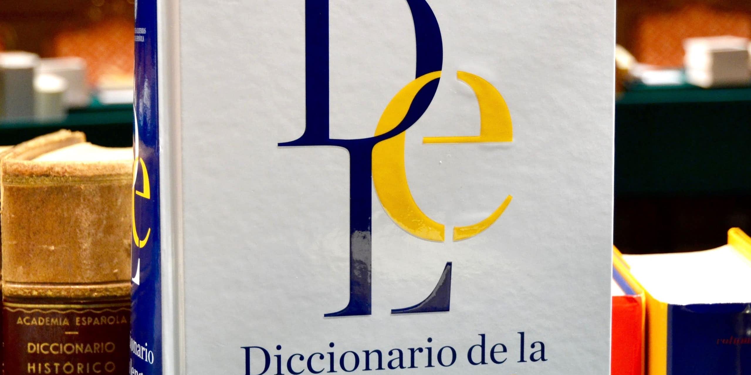 Diccionario de la lengua española: ¿guardián o notario del español?