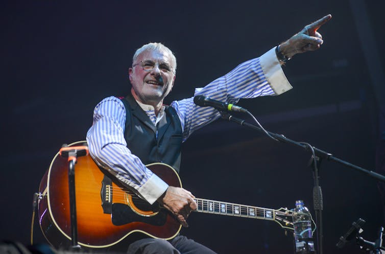Steve Harley on stage