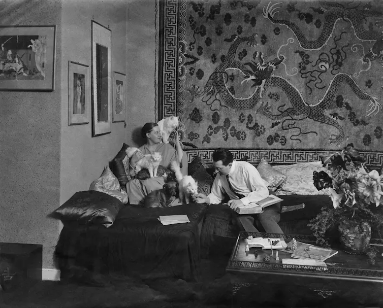 Fritz Land and Thea von Harbou on a sofa with cats
