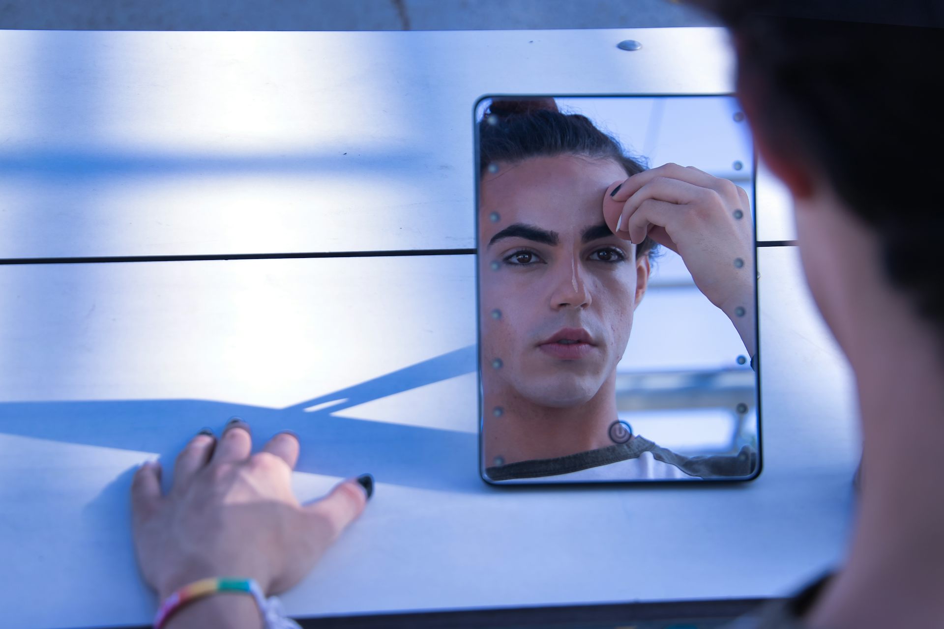 La influencia de los medios en la identificación y transición social de los menores trans