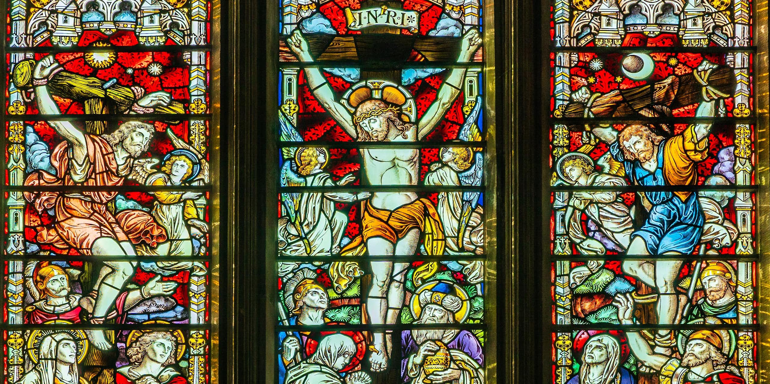 A stained glass window depicting the crucifixion.