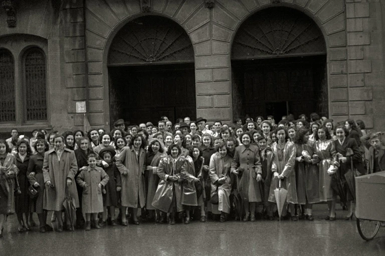 Grupo de mujeres en San Sebastián, 1950.