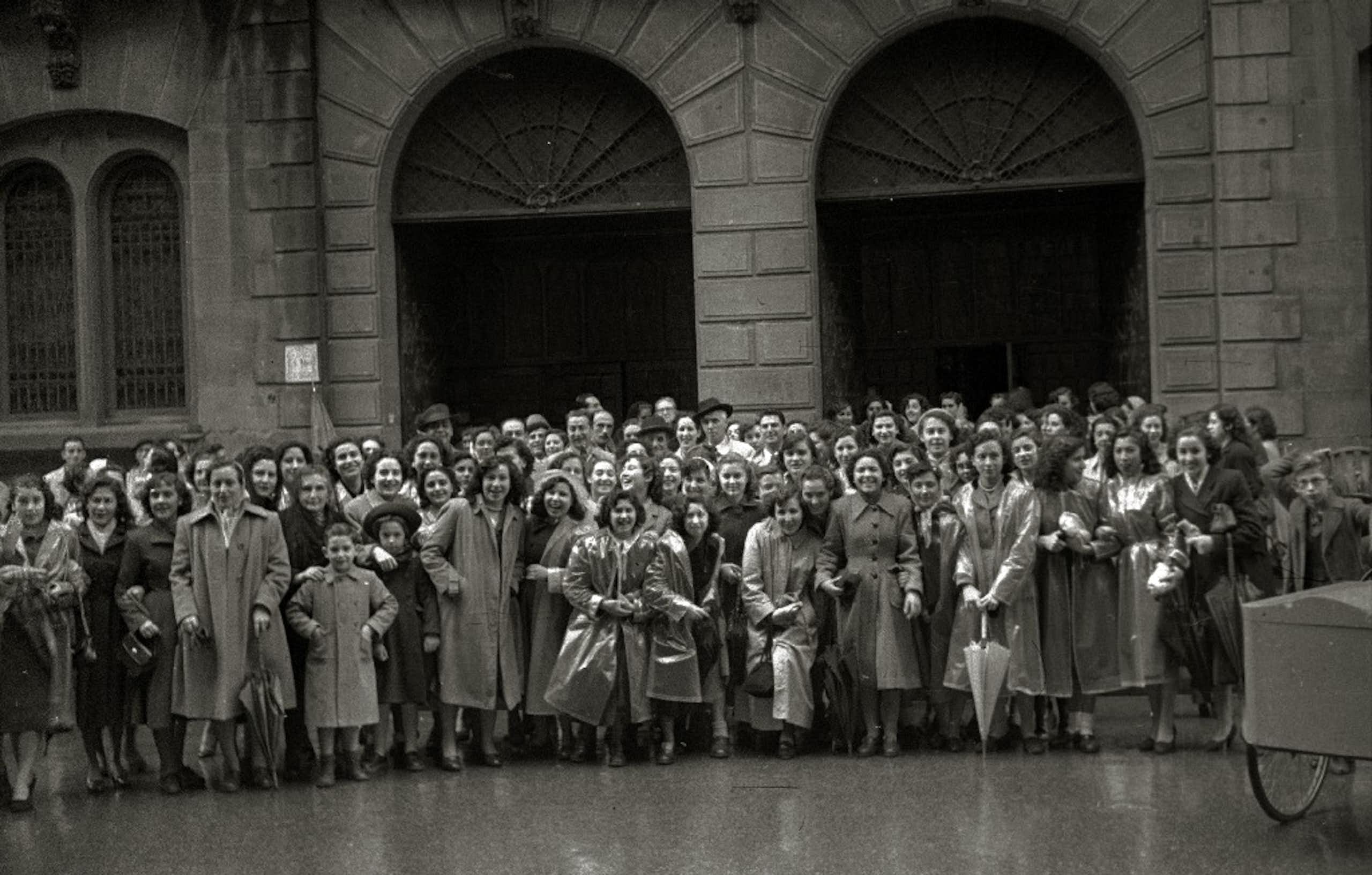 Grupo de mujeres en San Sebastián, 1950.
