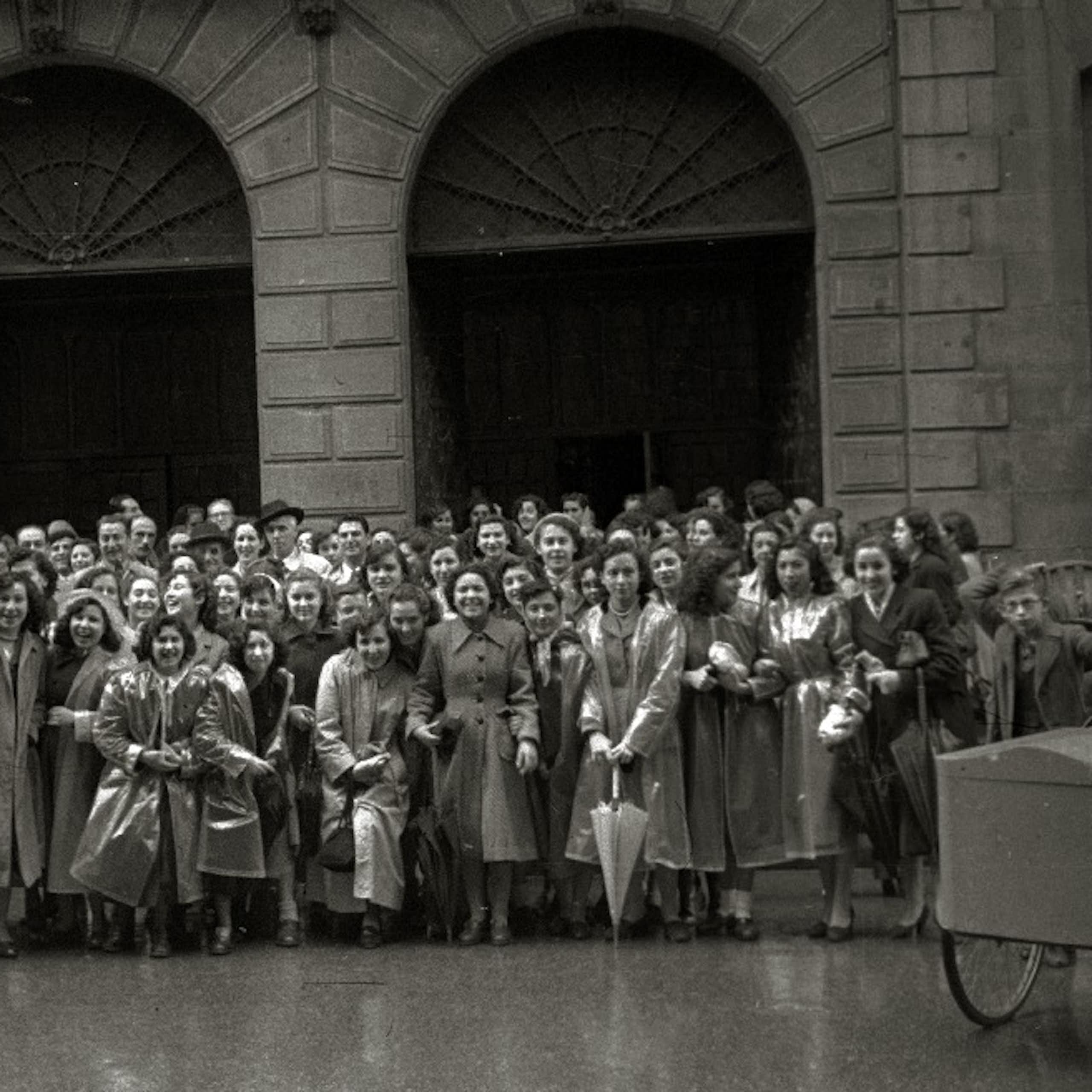 Grupo de mujeres en San Sebastián, 1950.