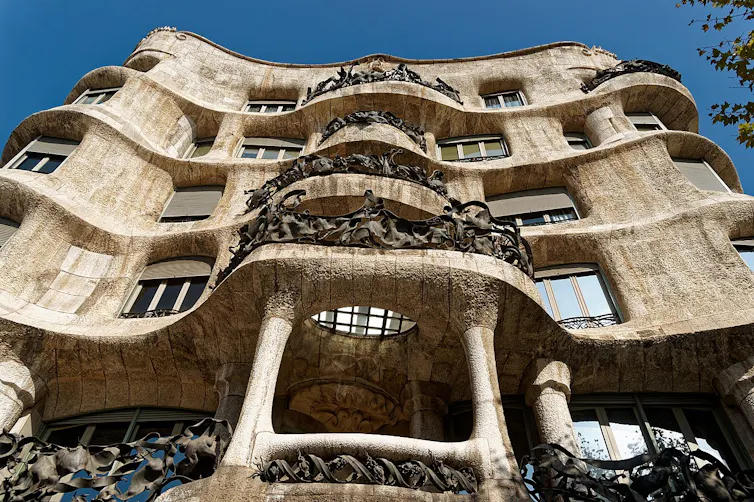 Fachada de la Casa Milá, La Pedrera, de Antoni Gaudí. Foto: Wikimedia commons, CC BY