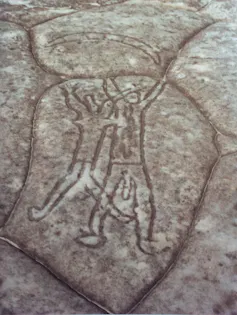 Arte rupestre que muestra a a la mujer sol y al hombre luna.