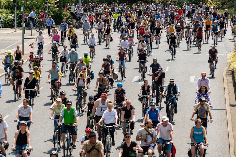 Photo de la course de l'ADFC, pour réclamer de meilleures conditions de cyclisme