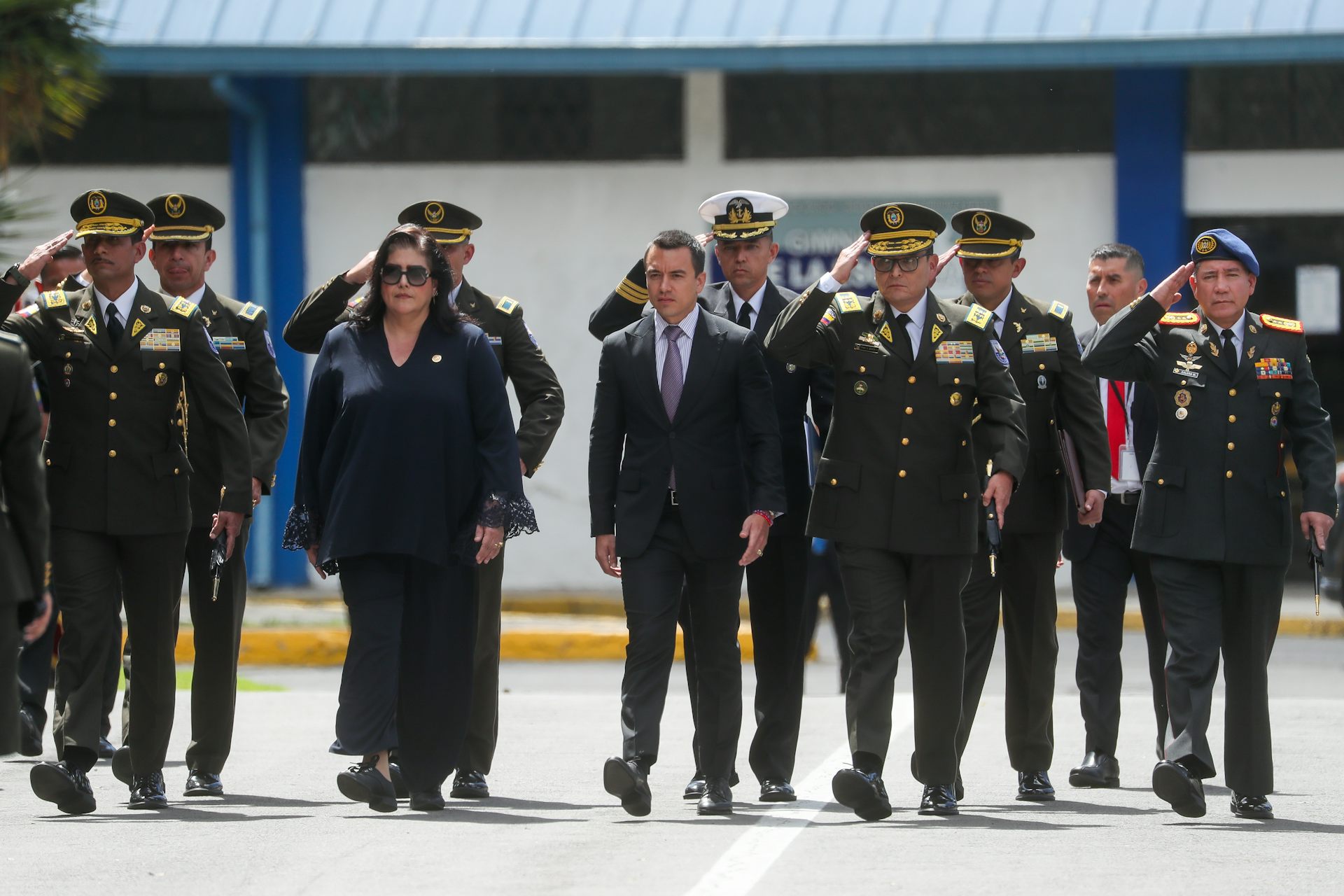 Ecuadorean president Daniel Noboa with an escort of police officers, January 2024.