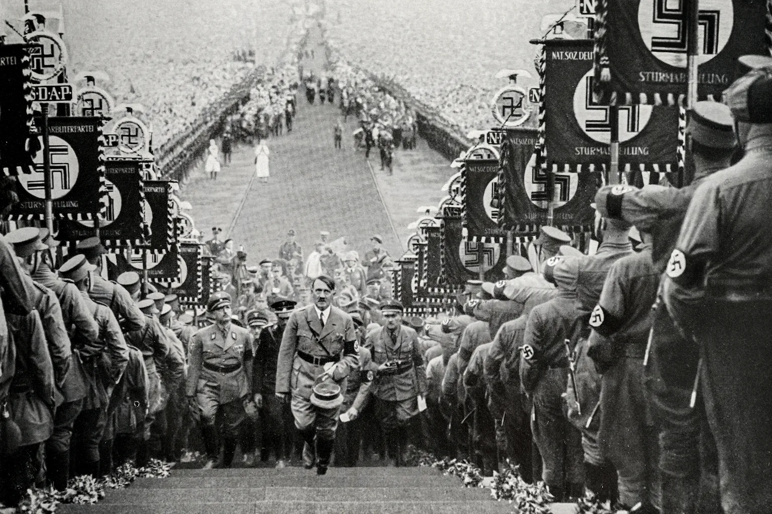 Comment Comprendre Le Nazisme Les Interpr tations Des Historiens comment-comprendre-le-nazisme-les-interpr-tations-des-historiens