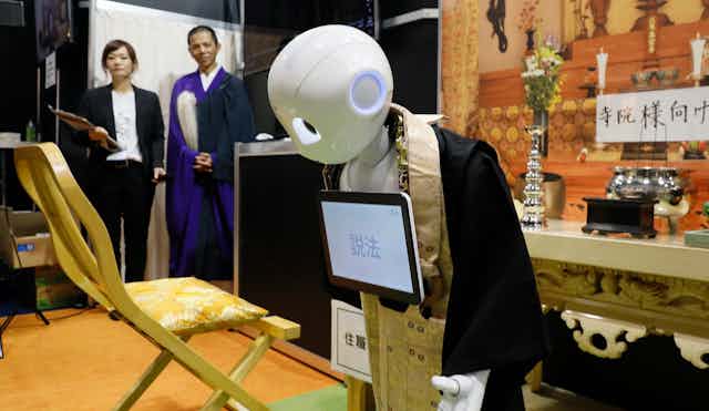 Robot dressed in Japanese gown bows