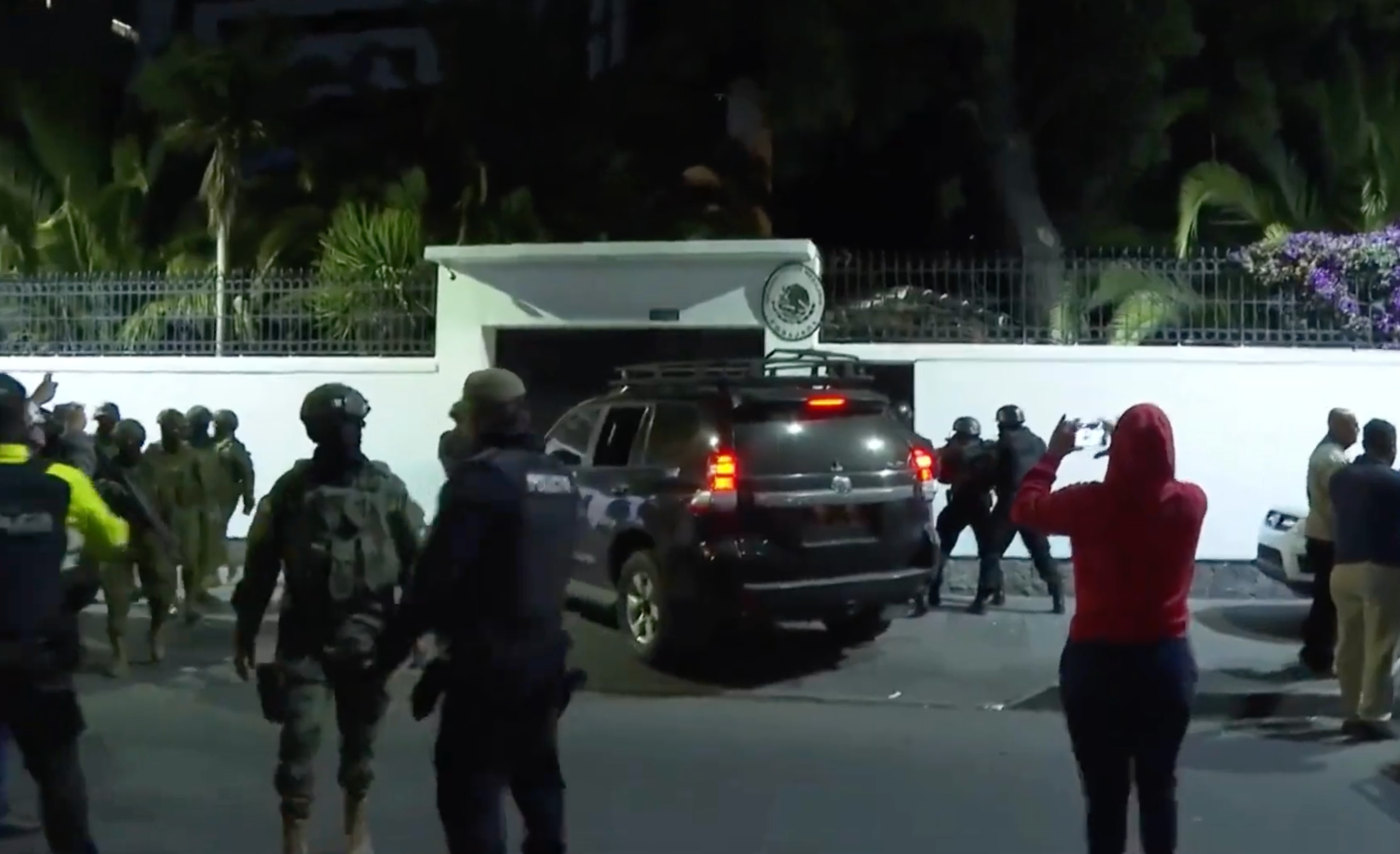 La embajada de México en Ecuador no ha sido la primera: asaltos a otras legaciones diplomáticas por el mundo