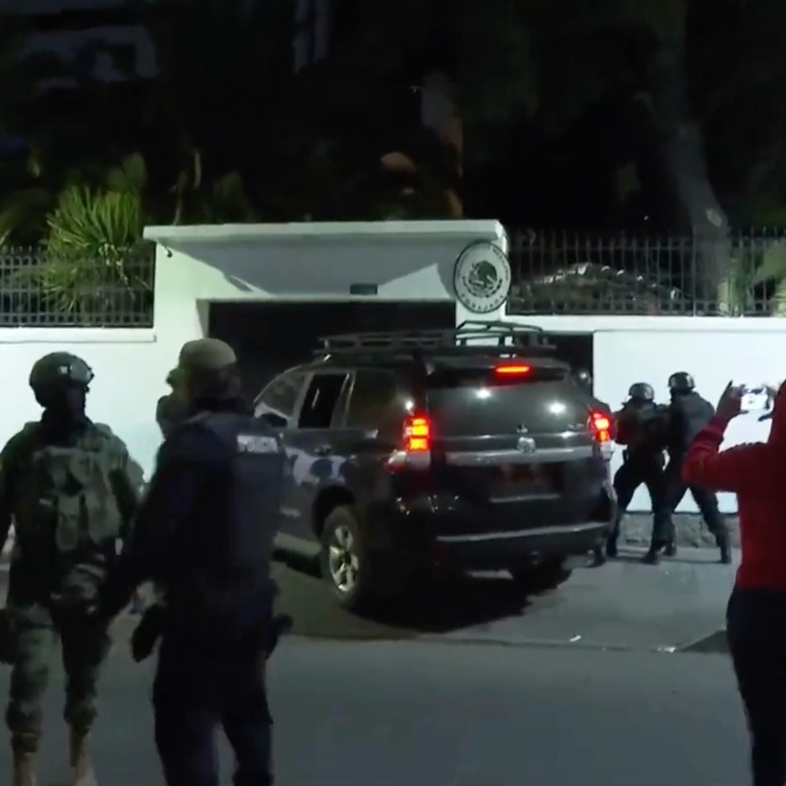 La embajada de México en Ecuador no ha sido la primera: asaltos a otras legaciones diplomáticas por el mundo