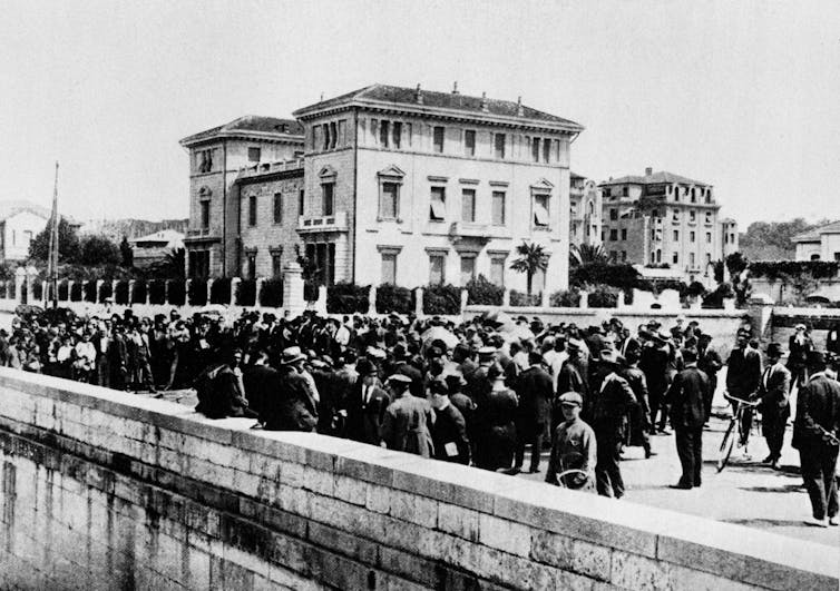 A crowded square in Rome