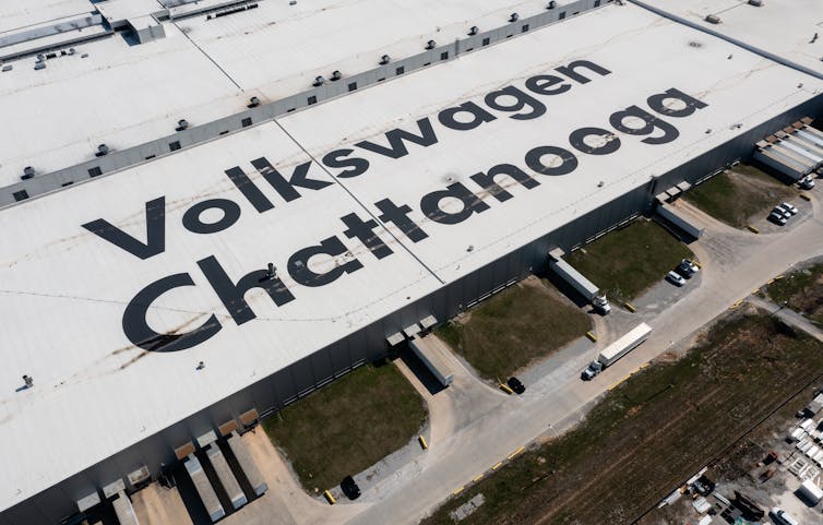 Vista aérea de una planta de ensamblaje de automóviles Volkswagen en Chattanooga, Tennessee.