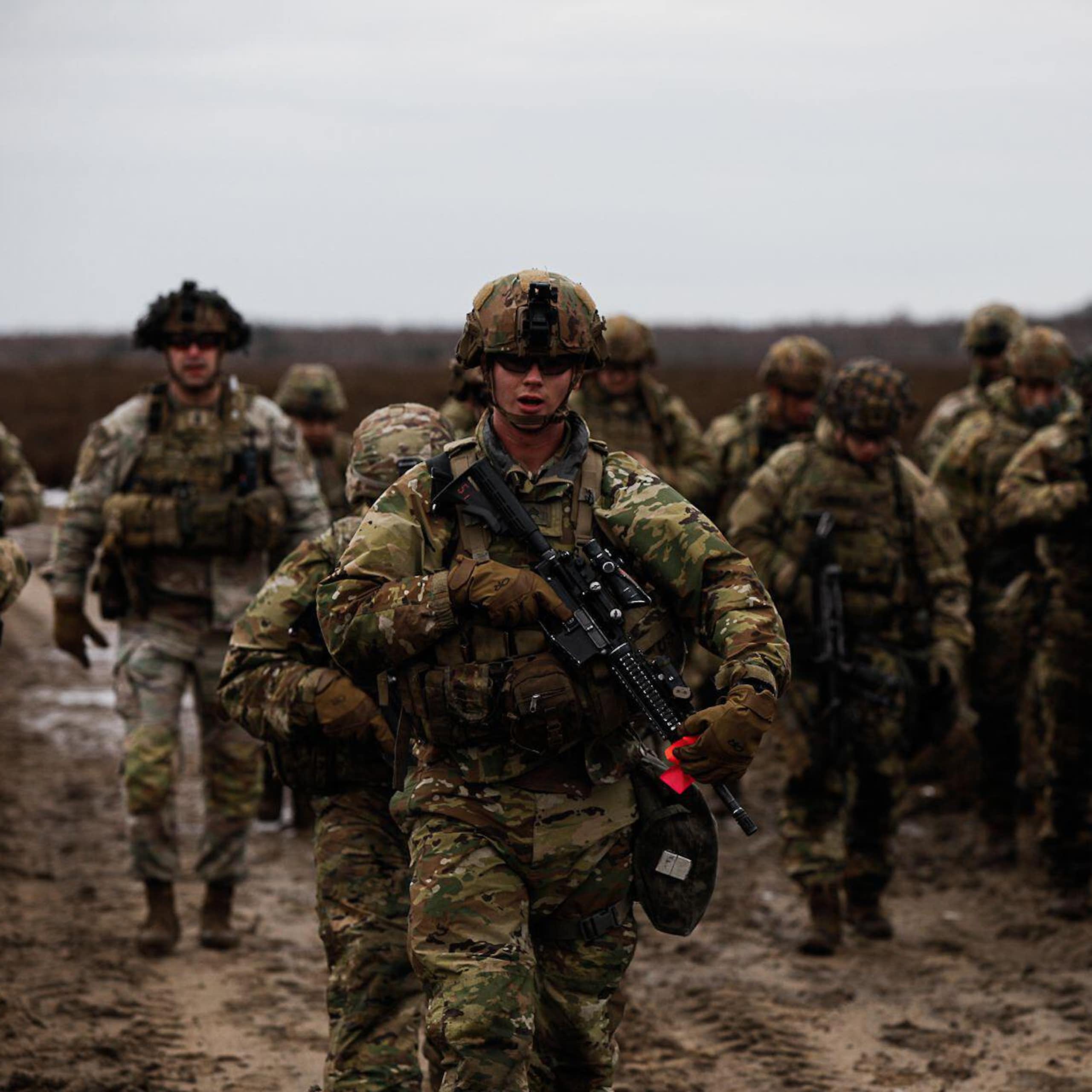 US soldiers running towards the camera.