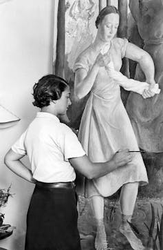 Rosario de Velasco: vuelve la gran artista olvidada 2 Rosario de Velasco pintando 'Lavanderas', principios de la década de los 30.