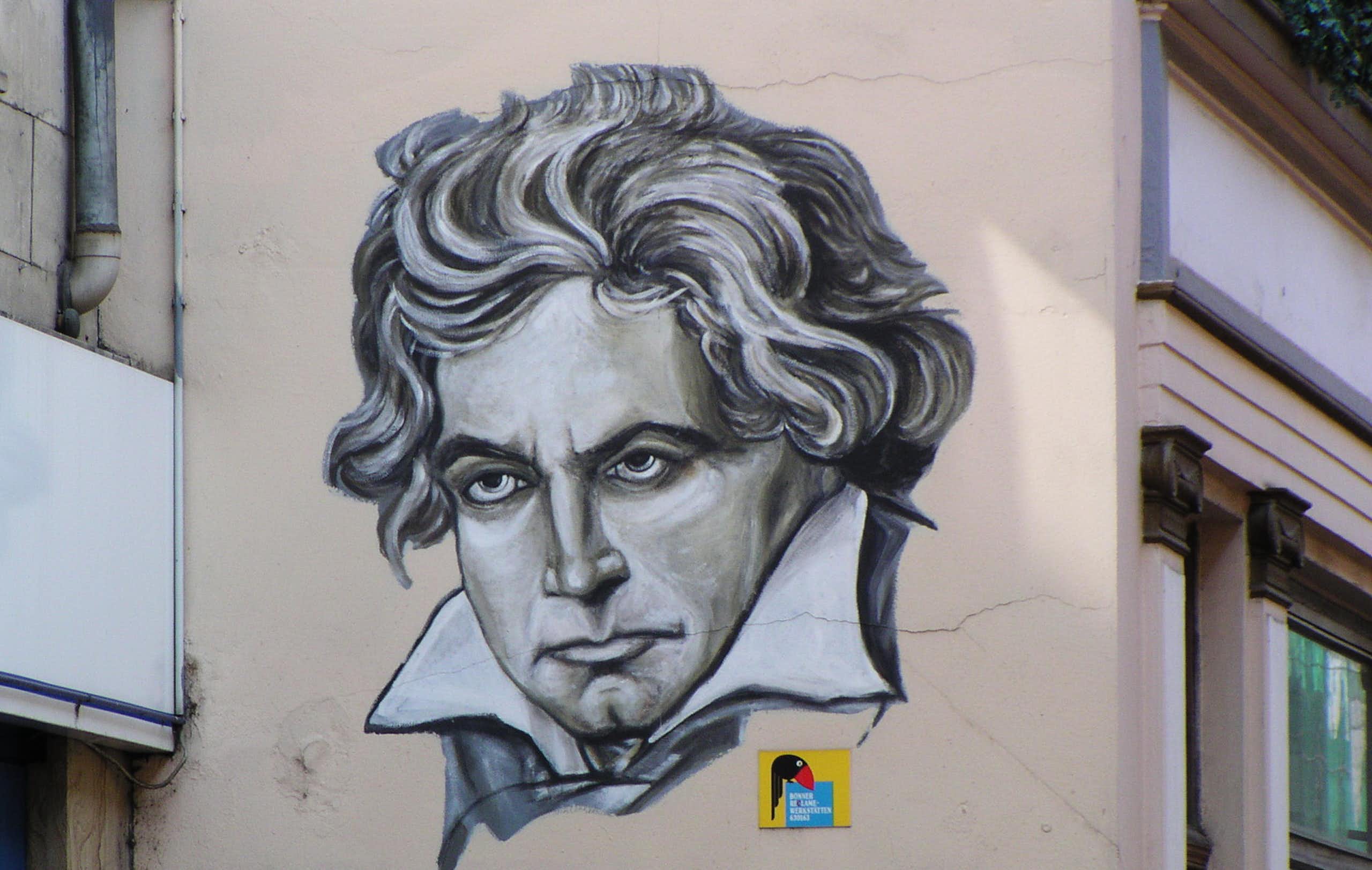 Un dibujo en la calle en Bonn hace referencia a la casa de Beethoven que se encuentra enfrente.
