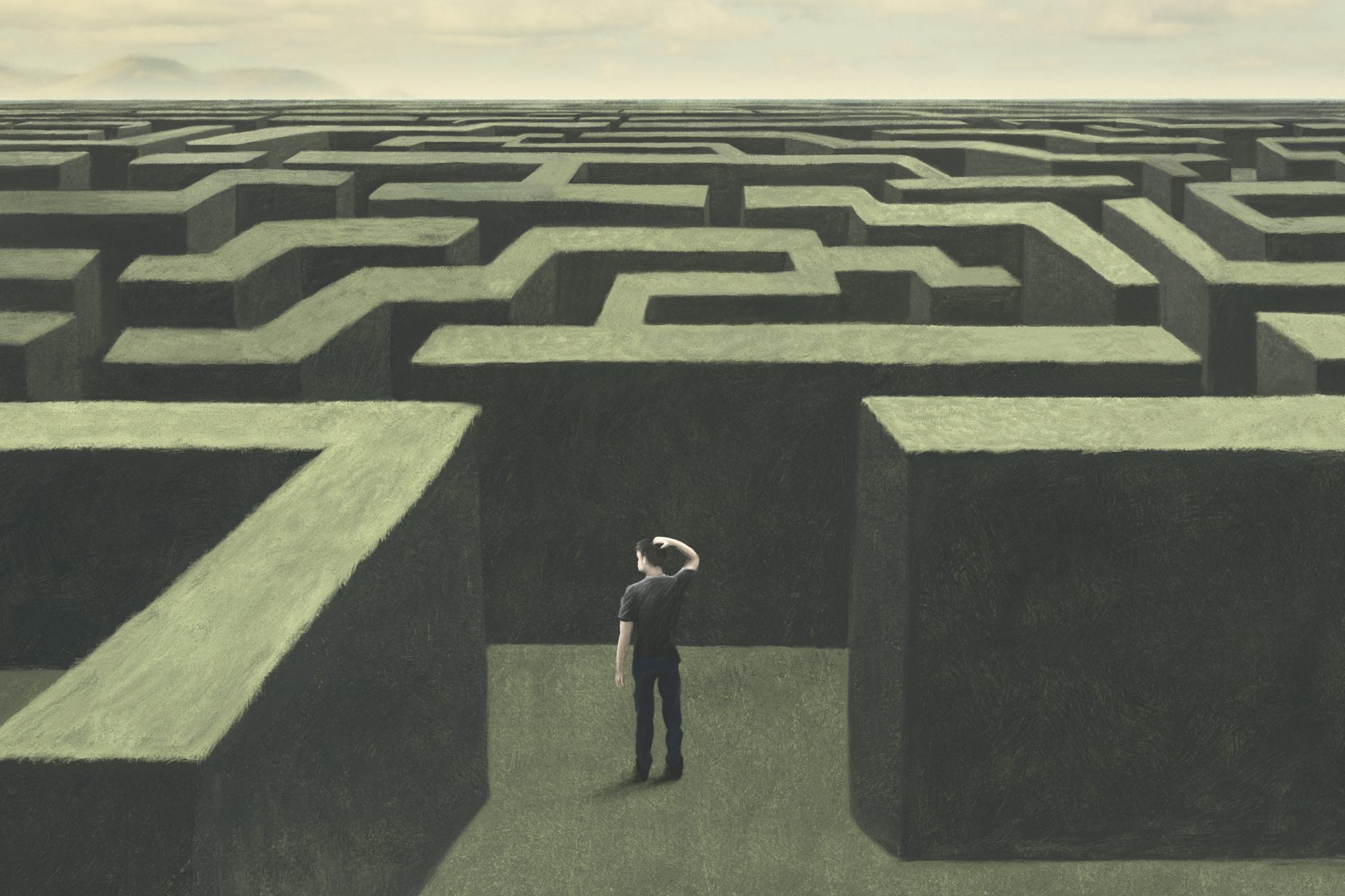 Un homme semble perdu au milieu d'un labyrinthe