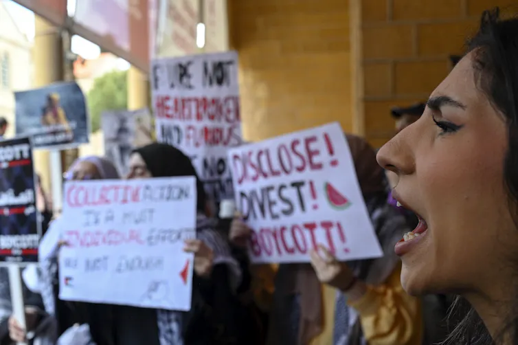 Students calling for divestment in Lebanon.