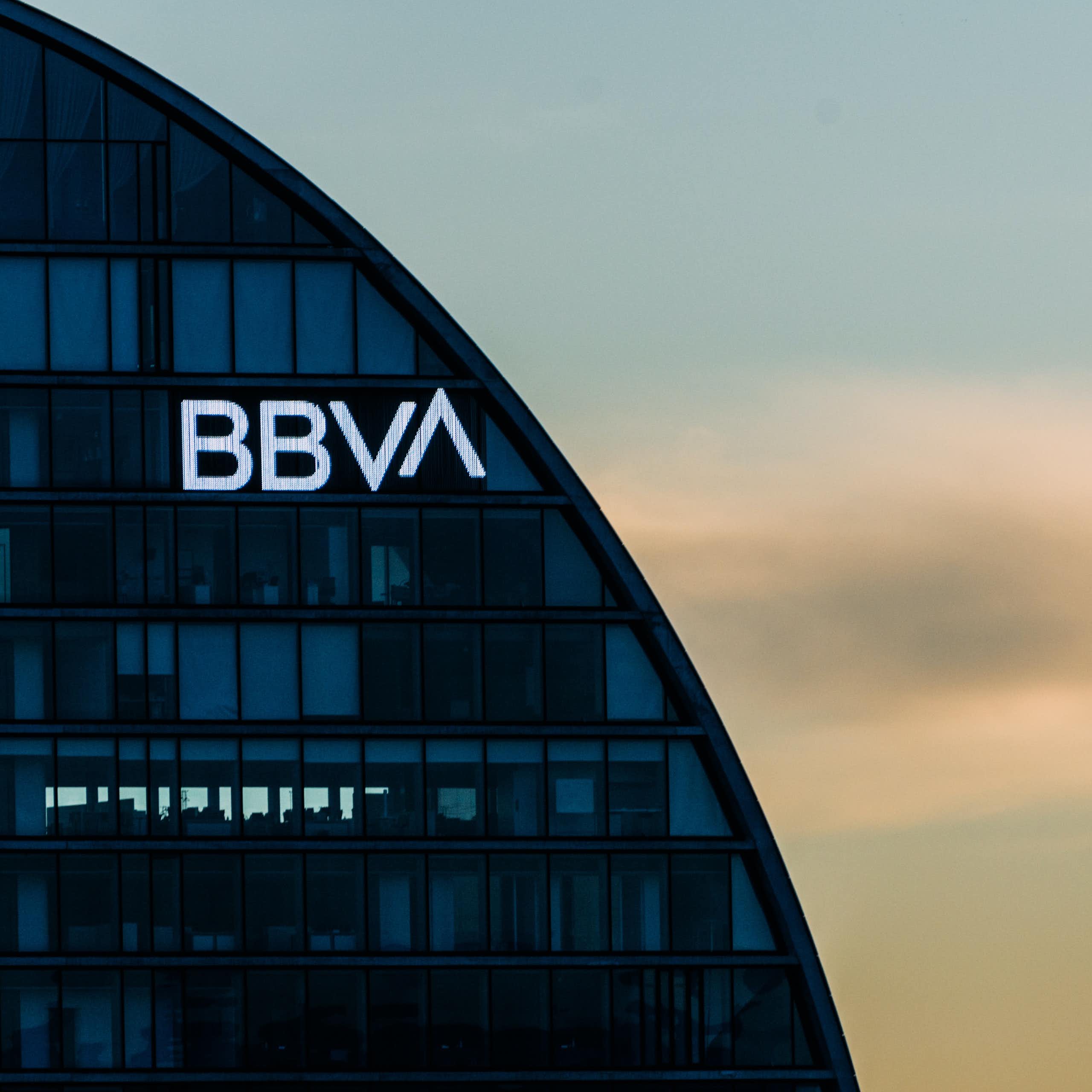Las implicaciones de la OPA hostil de BBVA sobre Banco Sabadell