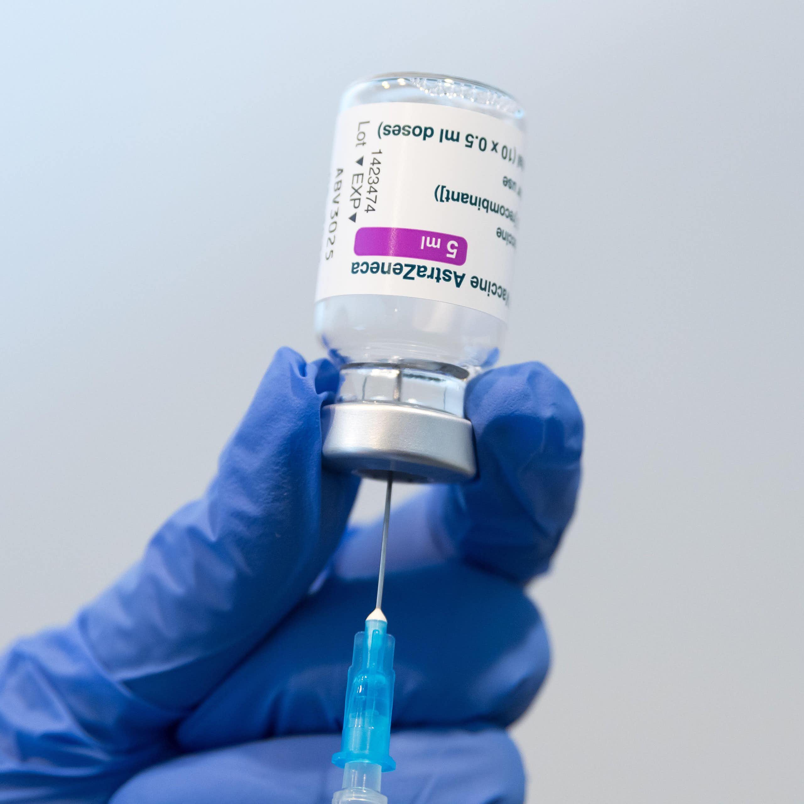 La vacuna de AstraZeneca se retira de la circulación, pero no por culpa de sus efectos secundarios