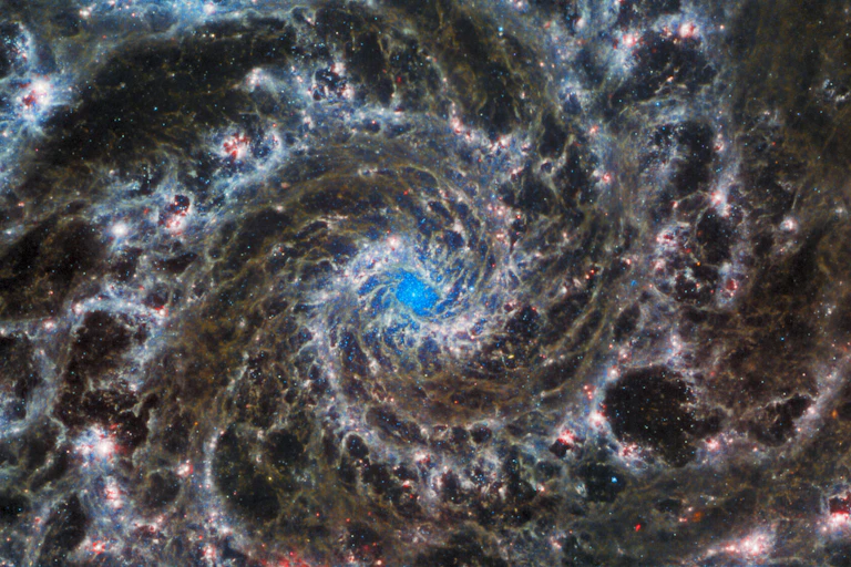 Imagem da galáxia M74, também conhecida como Galáxia Fantasma