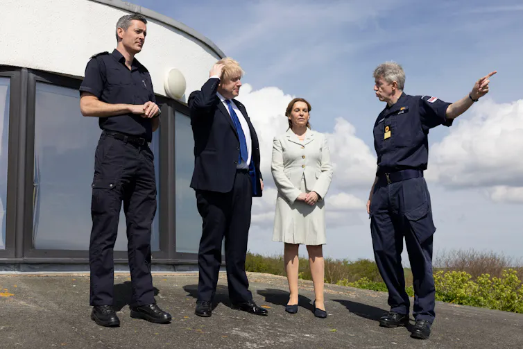 Boris Johnson and Natalie Elphicke standing with two border enforcement officials.