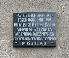 A plaque writtenn in Polish.