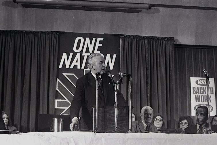 Harold Wilson fazendo um discurso