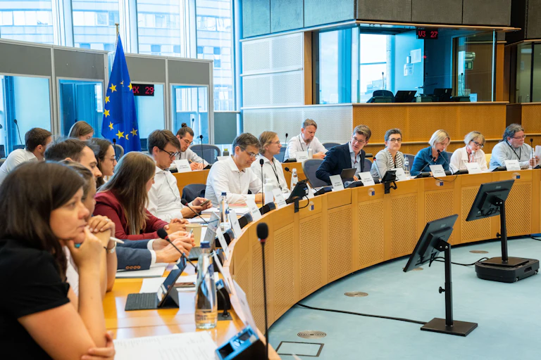 Les négociations dans l’UE entre députés européens et Conseil de l’UE manquent de transparence à cause des trilogues (ici sur le marché européen du carbone).
