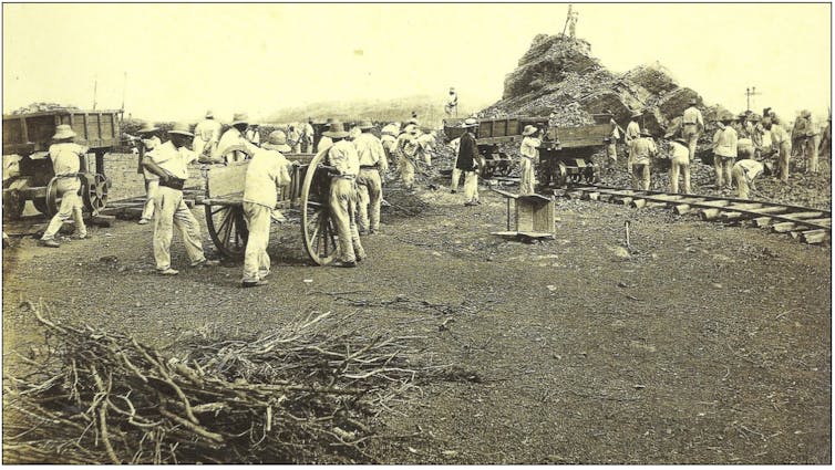 Bagnards à Nouméa, arasement de la butte Conneau, vers 1875