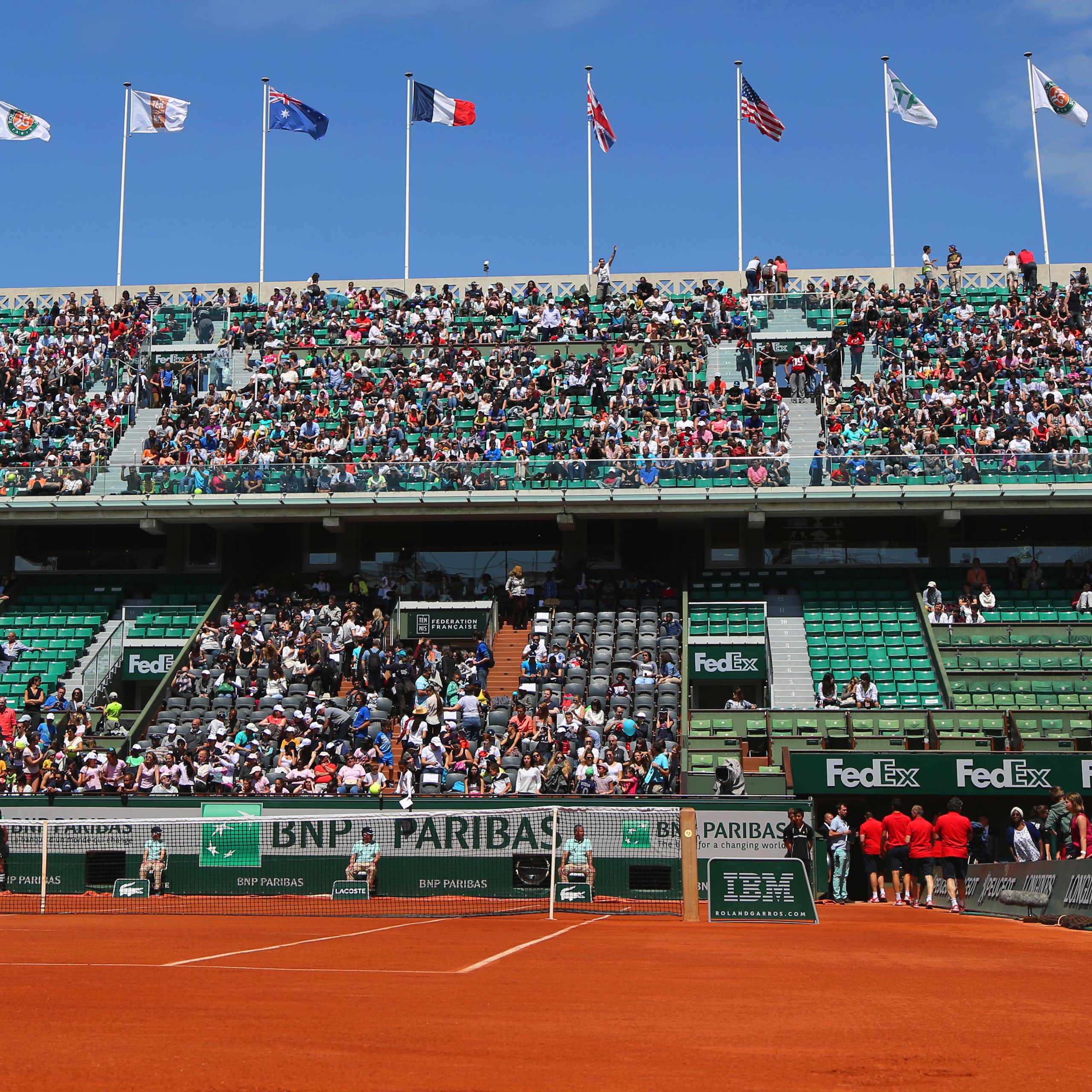 Une vue de Roland Garros (terrain et gradins)