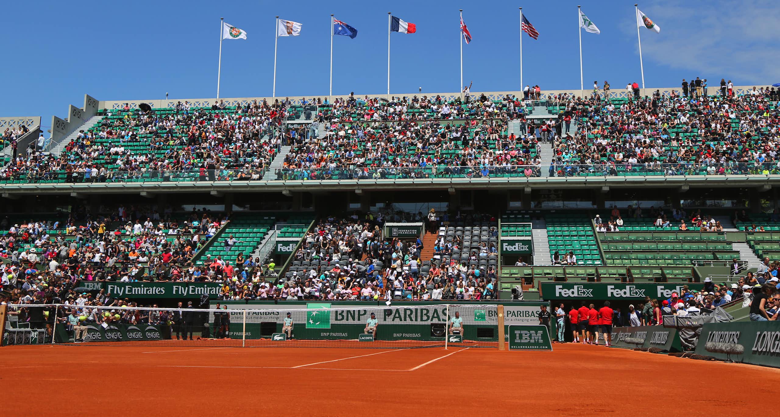 Une vue de Roland Garros (terrain et gradins)