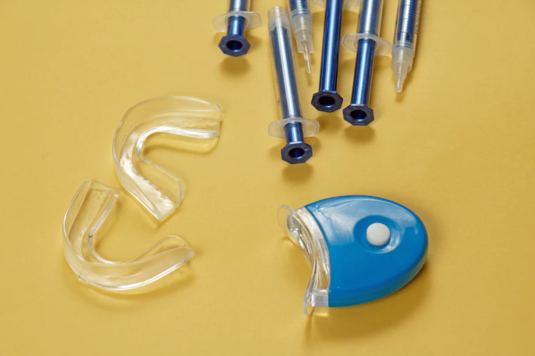 Tooth-whitening kit