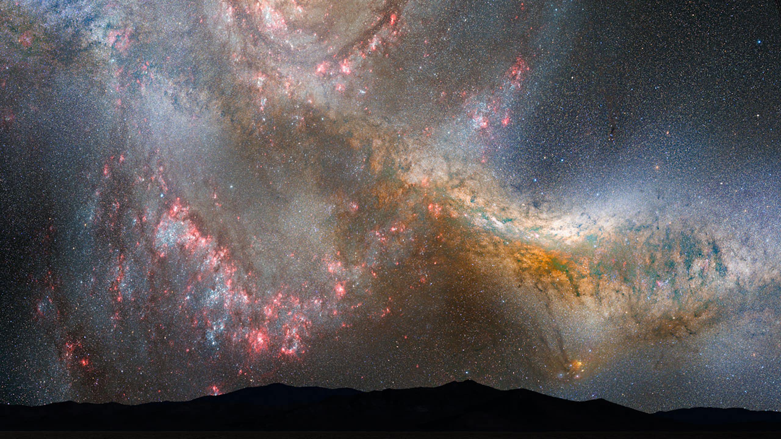 Simulação da vista da Terra da futura fusão da Via Láctea com a galáxia de Andrômeda