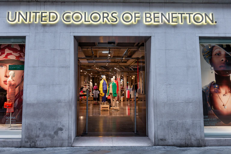 la vitrine du magasin Benetton à Venise en Italie