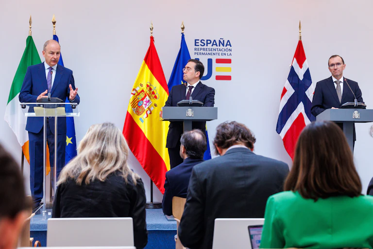 Foreign ministers of Ireland, Spain and Norway give a joint press conference to announce formal recognition of the state of Palestine.