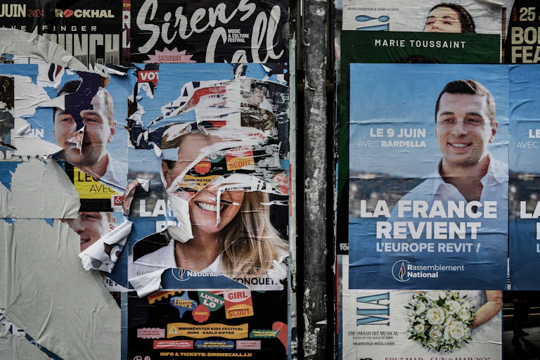 En mai 2024, à Hayange, affiches pour les candidats des partis d'extrême-droite pour les élections européennes