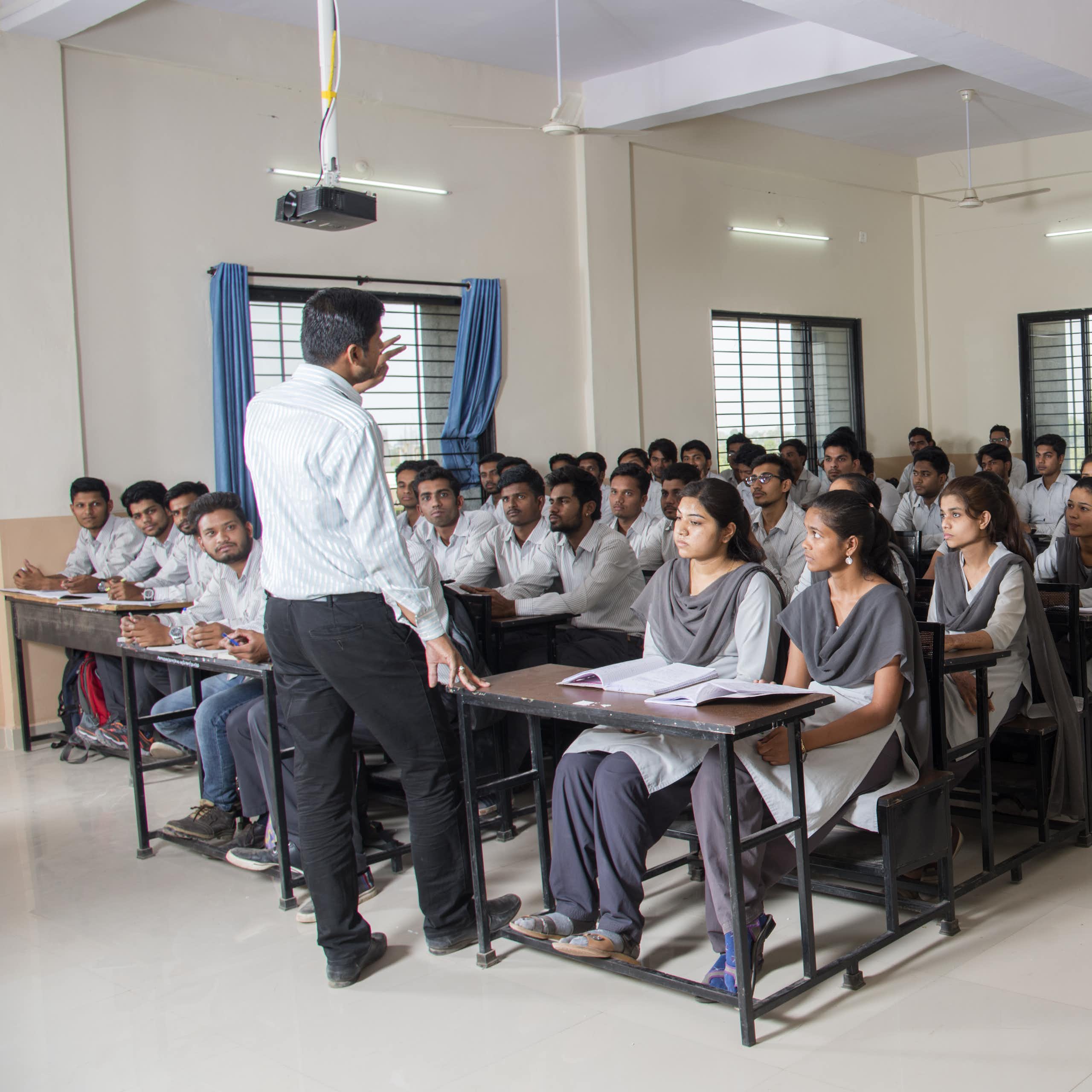 Une salle de classe  d'une école d'ingénieurs à Mumbai en Inde