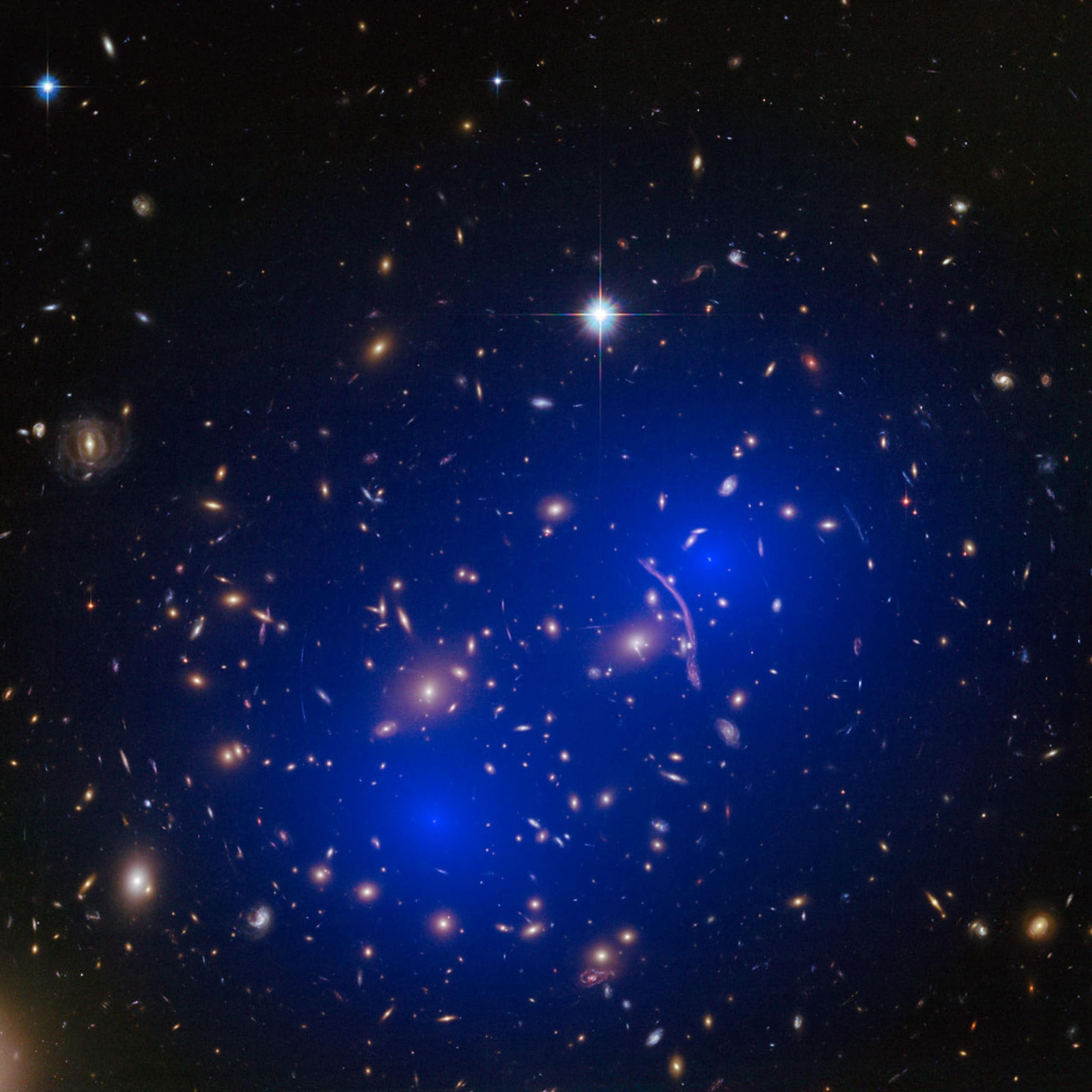 A importância de distinguir entre matéria escura, energia escura e expansão do Universo
