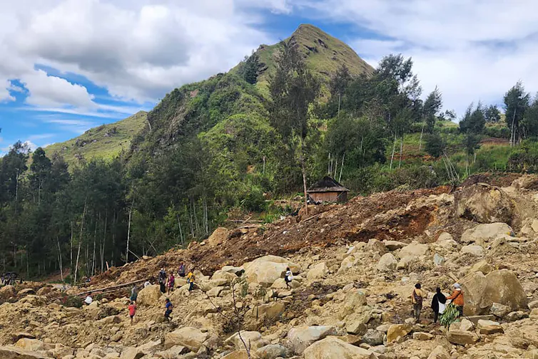 Local residents searching debris at the landslide site in Tulpar community, Yambali Ward, Enga province, PNG.