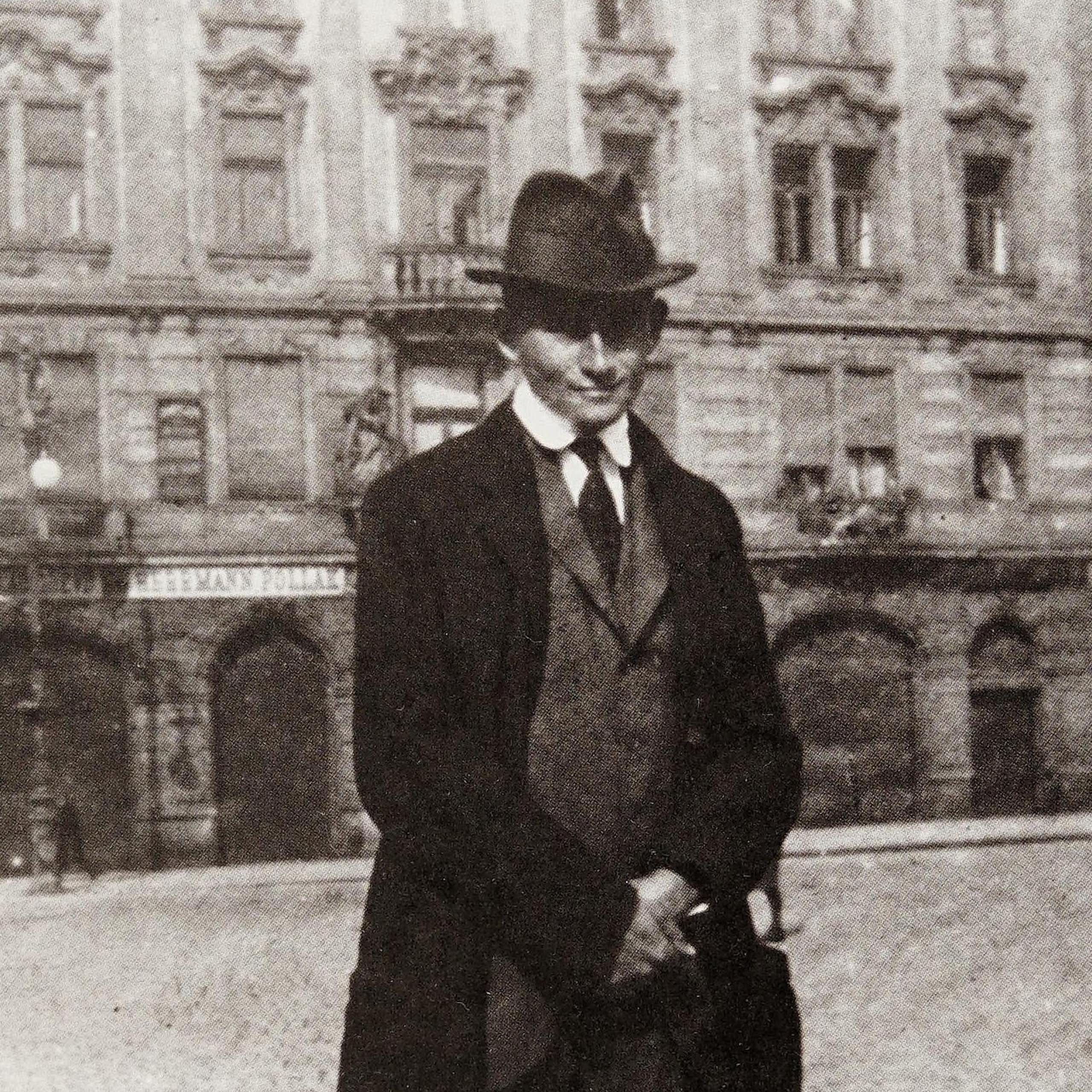Fotografía de Franz Kafka en Praga, alrededor de 1922.