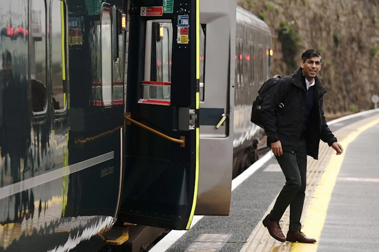 Rishi Sunak getting off a train
